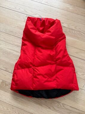 Pretty Rugged Bright Red Puffy Vest Cozy Quilted Small/Medium